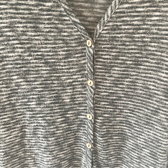 FINAL TOUCH green stripe long sleeve, button down, v-neck shirt - Picture 4 of 5